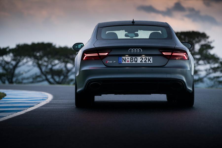  Audi RS7 Sportback 2015 года  (AU) (фото 2 из 18)